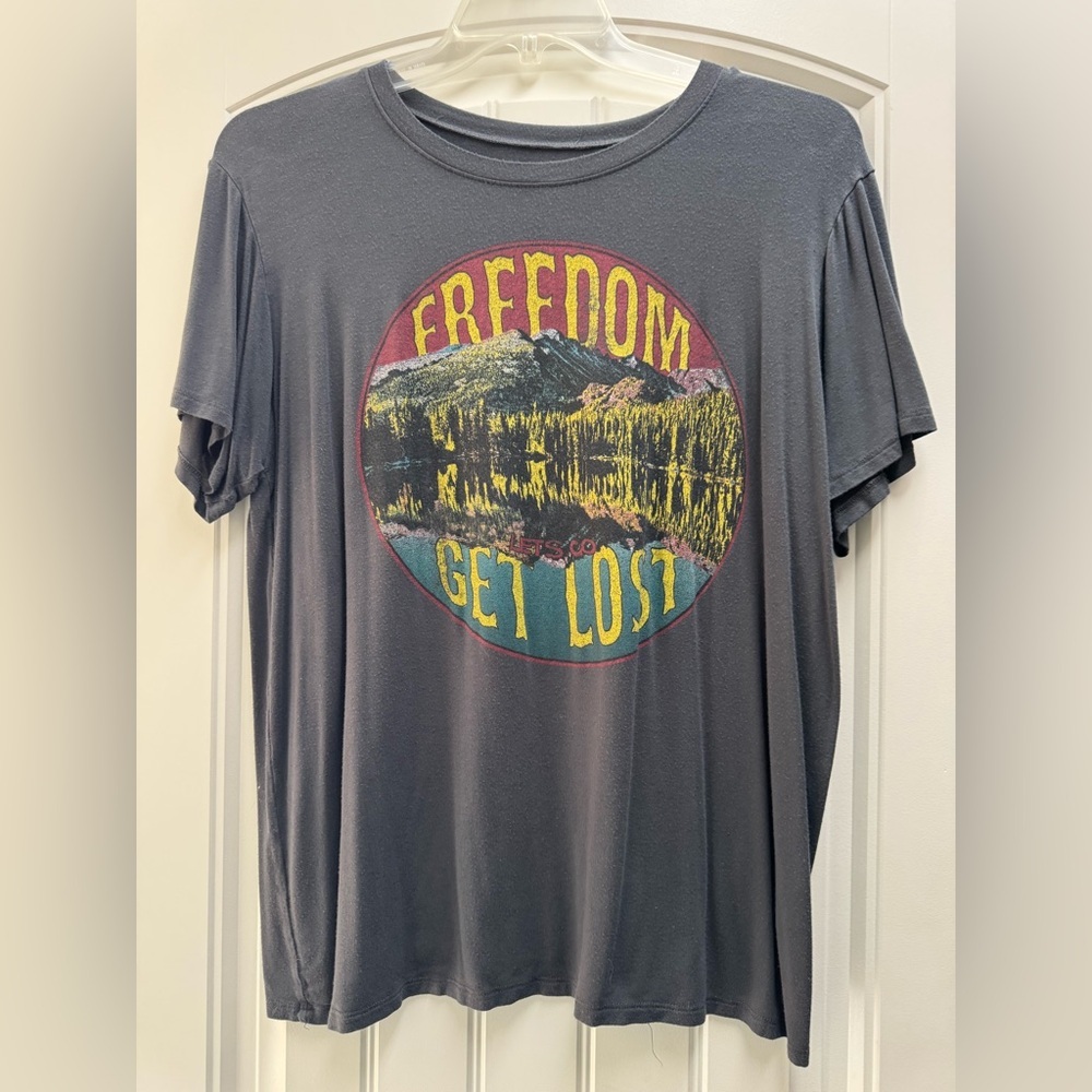 Gray and Red Short Sleeve Tee with Vintage Wilderness Design - Picture 1 of 5